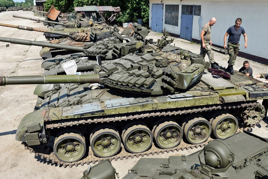 Ukraine nói Nga oanh kích Kyiv, Nga tuyên bố bắn trúng kho xe tăng phương Tây cấp cho Ukraine