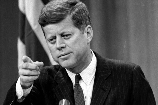 Mỹ đang đùa với lửa và cần một Tổng thống như Kennedy để chấm dứt khủng hoảng Ukraine
