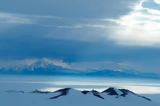 Lần đầu tiên hạt vi nhựa được tìm thấy trong tuyết mới rơi ở Nam Cực