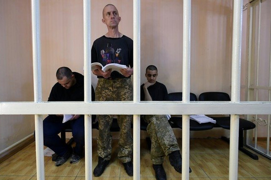 Nước Anh tức giận khi tòa án ở Donetsk tuyên bố tử hình 2 tù binh người Anh
