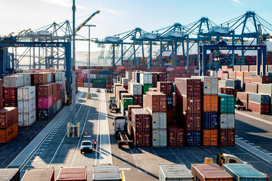 Luật Mỹ sẽ giải tỏa hàng hóa tồn đọng ở cảng để đẩy lùi lạm phát