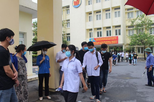 Hơn 100.000 thí sinh làm thủ tục dự thi vào lớp 10 ở Hà Nội