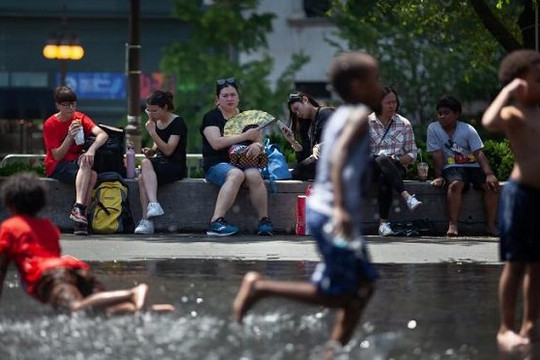 Nắng nóng gây nguy cơ sức khỏe đáng kể cho trẻ em