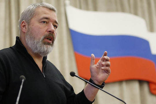 Nhà báo Nga bán đấu giá giải Nobel Hòa Bình giúp đỡ trẻ em Ukraine 