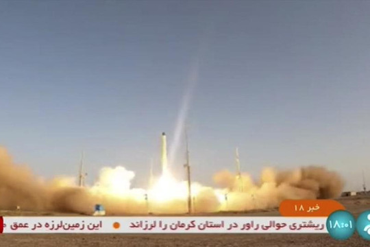 Iran phóng tên lửa vào không gian, Mỹ phản đối