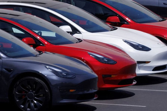 Tesla đóng cửa văn phòng, sa thải 200 nhân viên làm hệ thống hỗ trợ lái xe Autopilot