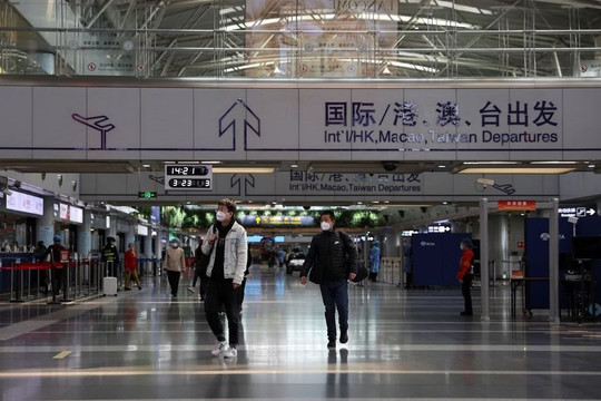 Trung Quốc giảm phân nửa thời gian cách ly, nhu cầu tìm vé máy bay tuyến quốc tế tăng vọt
