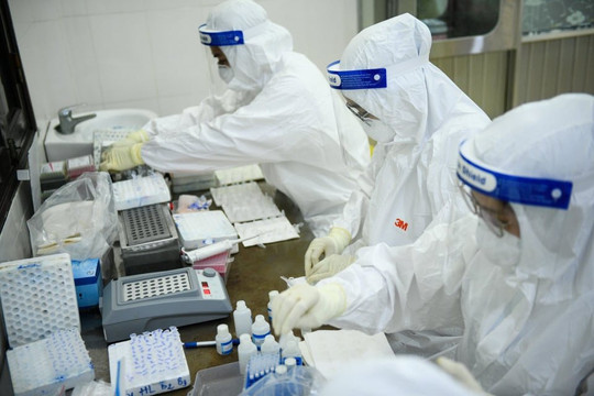 Phát hiện 3 người nhiễm biến chủng BA.5 tại Bệnh viện Bạch Mai