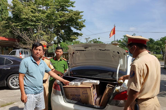 Thừa Thiên-Huế: Khởi tố tài xế chở 6.500 gói thuốc lá nhập lậu