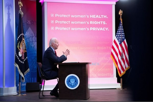 Tổng thống Biden lo ngại phụ nữ sang bang khác phá thai sẽ bị bắt giữ 