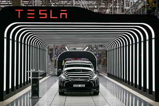 Tesla giao xe điện giảm lần đầu sau 2 năm, thất thế trước hãng Trung Quốc do Warren Buffett hậu thuẫn