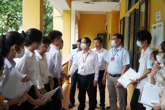 Bộ trưởng Bộ Giáo dục và Đào tạo kiểm tra công tác tổ chức thi tốt nghiệp THPT tại tỉnh Thừa Thiên - Huế