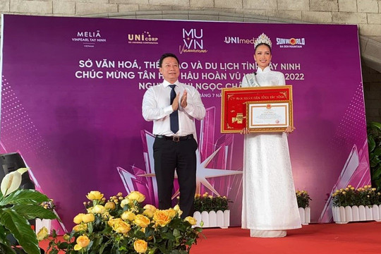 Tân hoa hậu hoàn vũ Việt Nam về thăm Tây Ninh, đến nhiều điểm du lịch