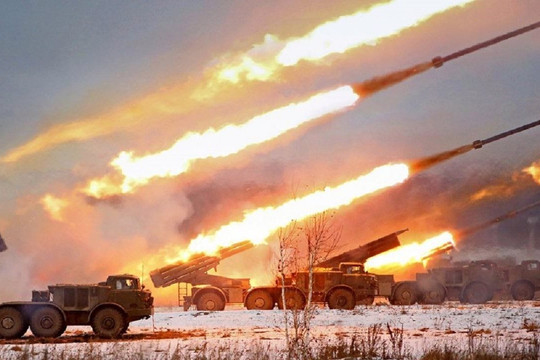 Phương Tây có ngây thơ khi đợi Nga bắn hết đạn pháo trong lúc Nga có vũ khí hạt nhân?