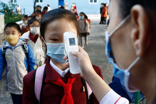 Triều Tiên nói 99,98% dân bị sốt đã hồi phục khi BA.4, BA.5 gây bùng dịch ở các nước làng giềng