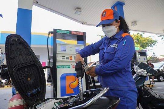 Từ 15 giờ ngày 22.8: Giá xăng giữ nguyên, giá dầu diesel tăng trở lại