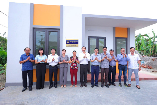Tập đoàn Sun Group trao tặng 18 căn nhà tình nghĩa cho hộ nghèo