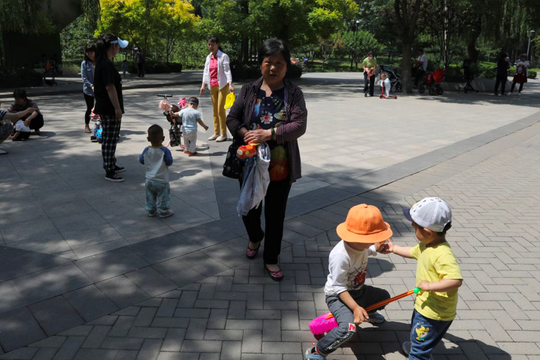 Dân số Trung Quốc dự kiến bắt đầu giảm trước năm 2025