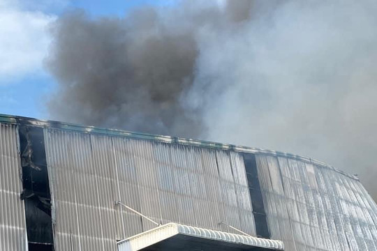 Cháy lớn trong khu công nghiệp tại TP. Dĩ An
