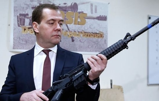 Tiên đoán lạnh gáy của ông Medvedev trước ngày Nga tiến quân vào Ukraine đã thành sự thật