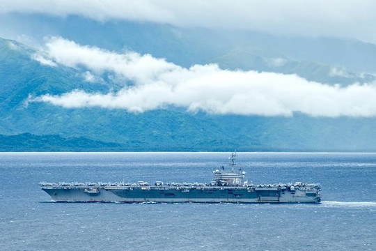Tàu chiến Mỹ trực chiến, Đài Loan tăng cường phòng vệ trước lúc bà Pelosi đến thăm
