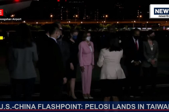 Chủ tịch Hạ viện Mỹ Pelosi đã xuống sân bay ở Đài Loan