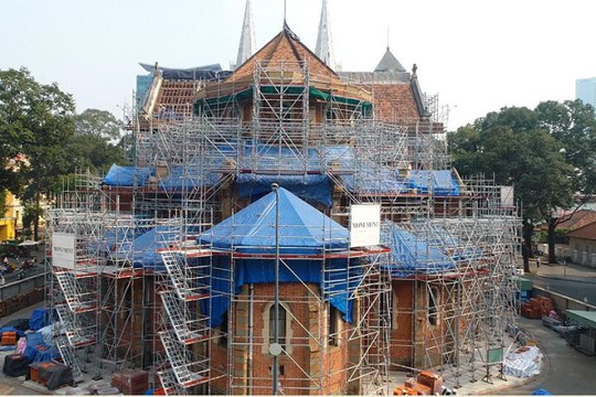 Dự án trùng tu Nhà thờ Đức Bà từ 6 năm kéo dài đến 10 năm