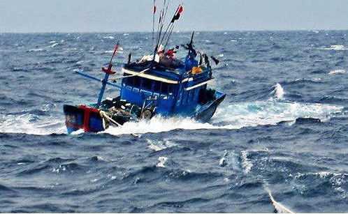 Hà Tĩnh: Tìm kiếm thuyền cá cùng 5 ngư dân bị mất liên lạc trên biển