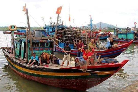 Hà Tĩnh: Đã tìm thấy thuyền cá cùng 5 ngư dân bị mất liên lạc trên biển