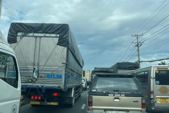 Tiền Giang: Cao tốc Trung Lương - Mỹ Thuận thu phí, phương tiện đi vòng qua quốc lộ 1A gây ùn tắc