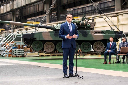 Không nể tình đồng minh, Ba Lan đe dọa sẽ bắn trả EU bằng “tất cả pháo trong tay”