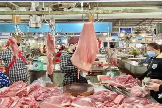 Vì sao giá thịt lợn trong nước chưa thể hạ nhiệt?