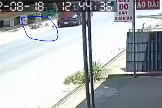 Clip ô tô khách phóng nhanh tông chết người lái xe máy ra khỏi ngõ