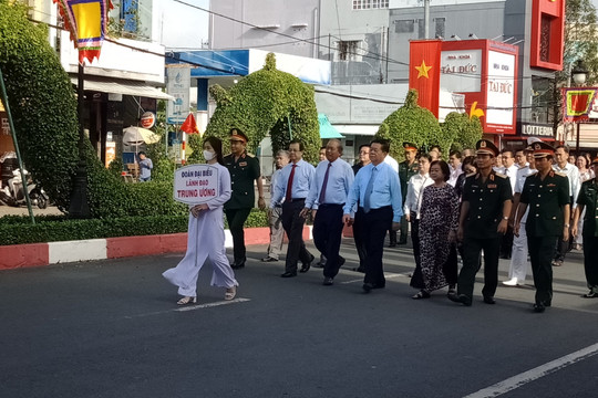 Trưởng Ban Tuyên giáo Trung ương dâng hương tưởng niệm Anh hùng dân tộc Trương Định

