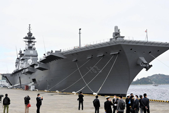 Thủy thủ tàu hải quân Nhật sẽ liên lạc bằng internet của Starlink