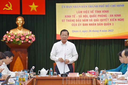 Chủ tịch UBND TP.HCM Phan Văn Mãi: Xây dựng Q.1 thành trung tâm dịch vụ nhưng không nên dẹp hàng rong