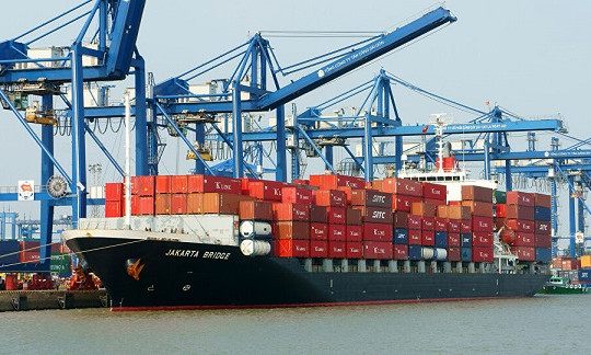 Lạm phát toàn cầu bắt đầu phủ bóng lên hàng Việt Nam xuất khẩu
