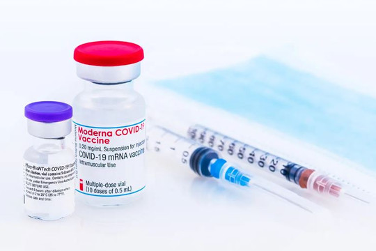 FDA phê duyệt vắc xin mới của Pfizer và Moderna nhắm Omicron BA.4, BA.5 