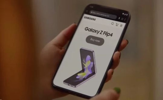 Samsung đăng video quảng cáo chế giễu iPhone 14 không thể gập đôi