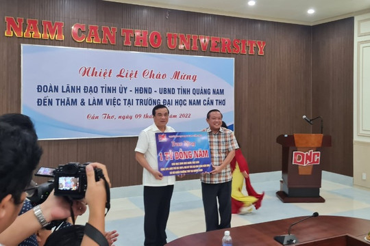 Đại học Nam Cần Thơ trao học bổng cho học sinh vượt khó học giỏi tỉnh Quảng Nam