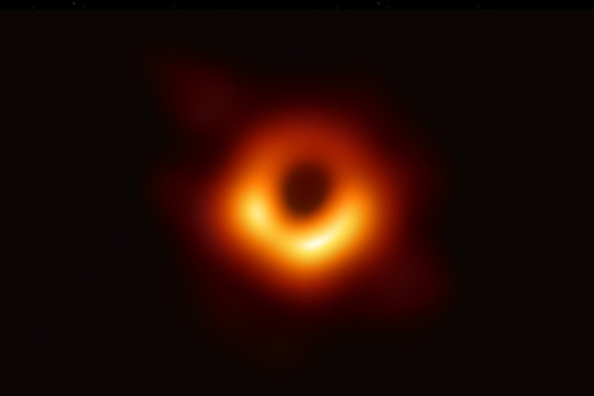 Dường như có một hố đen ẩn nấp ngay sát hệ Mặt trời