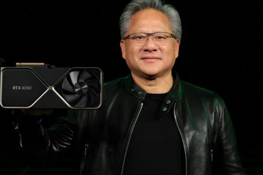 CEO Nvidia tìm cơ hội tăng trưởng ở Trung Quốc mặc Mỹ cấm bán 2 chip AI hàng đầu 