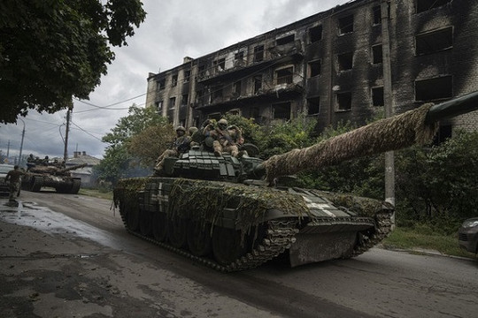 Phương Tây chần chừ trong việc viện trợ xe tăng cho Ukraine