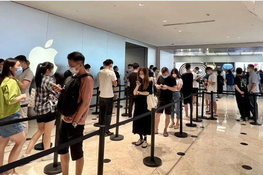 Kinh tế giảm tốc, người dùng Trung Quốc vẫn đua nhau sắm iPhone 14 Pro Max, thờ ơ với mẫu thường