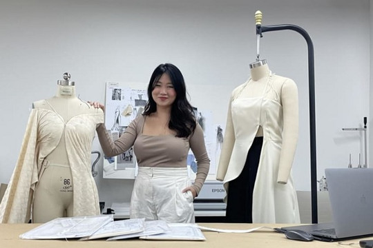 Nhà thiết kế Singapore sáng tạo trang phục cho người gặp khó khăn về thể chất