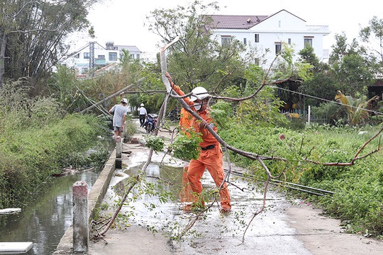 Khôi phục cấp điện cho 90% khách hàng bị ảnh hưởng bởi bão Noru