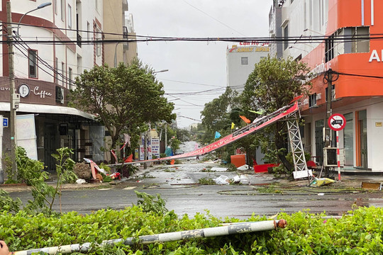Hình ảnh sau khi cơn bão Noru đi qua từ Thừa Thiên-Huế đến Quảng Ngãi