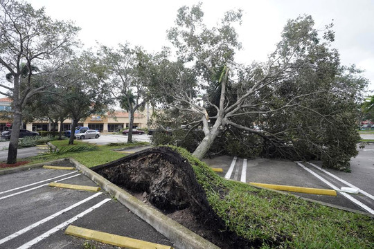 Bão Ian tàn phá bang Florida của Mỹ