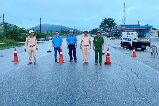 Hà Tĩnh cấm quốc lộ 1A đoạn qua xã Xuân Lam do ngập lụt