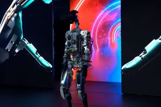 Elon Musk trình làng robot hình người Optimus giá rẻ, các chuyên gia phản hồi tích cực